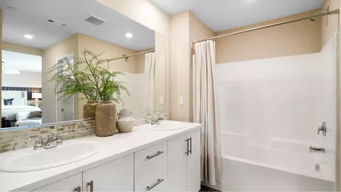 Bath - 1355 Derby Dr, San Jacinto, CA 92582 photo 1 of 4