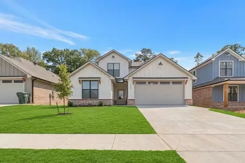 7937 Greenhill Dr, Tyler, TX 75703