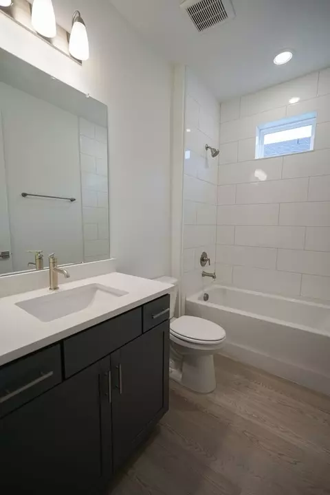 Bath - 190 Amberwood Dr, Saint Augustine, FL 32092 photo 1 of 9