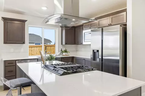 Kitchen - 896 E Maple Brook Ave, Hermiston, OR 97838 photo 6 of 6