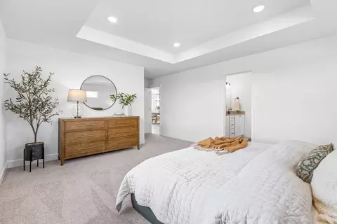 Bedroom - 896 E Maple Brook Ave, Hermiston, OR 97838 photo 8 of 9