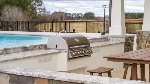 Exterior - 560 Bryson Blvd, Lexington, NC 27295 photo 6 of 9