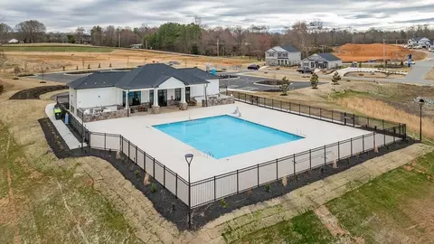 Exterior - 560 Bryson Blvd, Lexington, NC 27295 photo 8 of 9