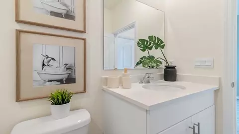Bath - 2180 Greenwood Oak Dr, Ocoee, FL 34761 photo 2 of 4