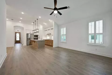 Living - 12990 Soaring Forest Dr, Conroe, TX 77302 photo 2 of 3