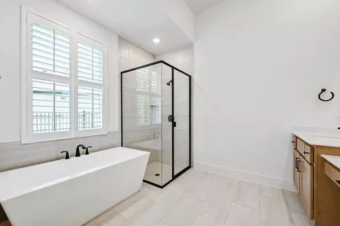 Bath - 12990 Soaring Forest Dr, Conroe, TX 77302 photo 2 of 3