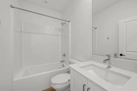 Bath - 1404 Mosaic Ave, El Cajon, CA 92021 photo 3 of 4