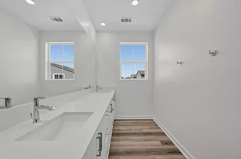 Bath - 1404 Mosaic Ave, El Cajon, CA 92021 photo 2 of 4