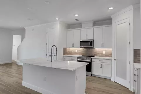 Kitchen - 7511 Sea Oak Ct, Parrish, FL 34219 photo 2 of 8