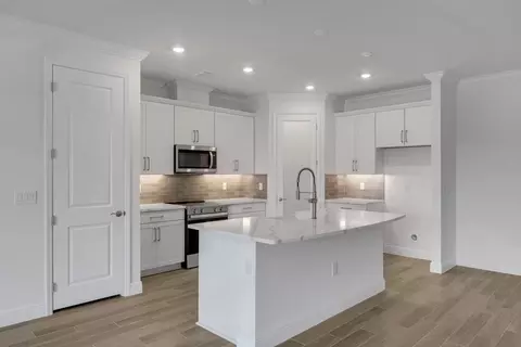 Kitchen - 7511 Sea Oak Ct, Parrish, FL 34219 photo 4 of 8