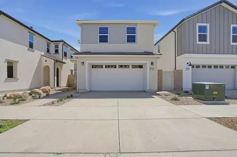 2032 Pyrenes Pl, Santa Paula, CA 93060