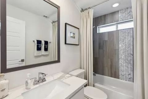 Bath - 3533 Ithaca St, Corinth, TX 76208 photo 4 of 6