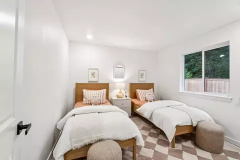 Bedroom - 24233 13th Ave SE, Bothell, WA 98021 photo 1 of 5
