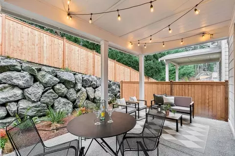 Exterior - 24233 13th Ave SE, Bothell, WA 98021 photo 2 of 4