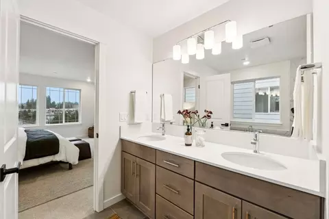 Bath - 24233 13th Ave SE, Bothell, WA 98021 photo 4 of 5