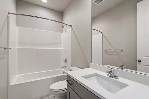Bath - 1129 Pumpkin Rdg, Eagle Point, OR 97524 photo 1 of 3