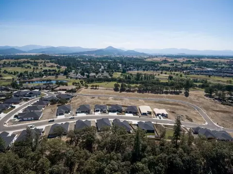 View/Area - 1129 Pumpkin Rdg, Eagle Point, OR 97524 photo 2 of 4