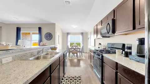 Kitchen - 1068 Raven Walk Dr, Benton, AR 72015 photo 2 of 3
