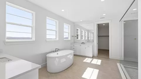 Bath - 1652 Savanna Ct, Dublin, CA 94568 photo 4 of 9