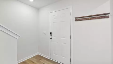 Entry Way - 107 Lazzon Rd, Moore, SC 29369 photo 2 of 7