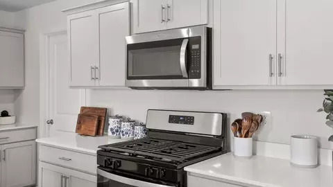 Kitchen - 107 Lazzon Rd, Moore, SC 29369 photo 4 of 6