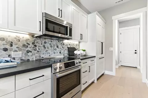 Kitchen - 1759 Mary Way, Dublin, CA 94568 photo 5 of 10
