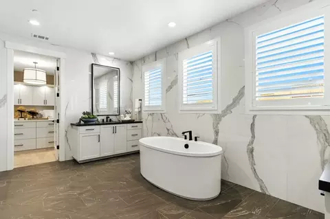 Bath - 1759 Mary Way, Dublin, CA 94568 photo 4 of 11