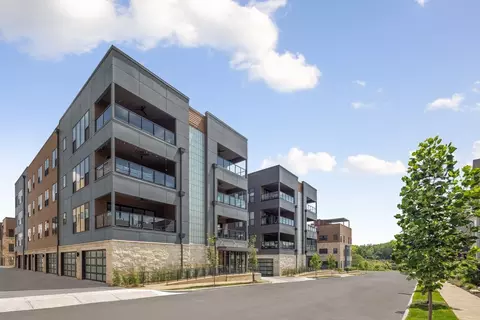2316 Quarry Trails Dr, Columbus, OH 43228