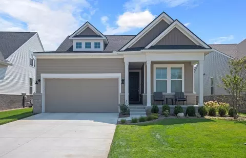 5311 Paisley Cir, Milford, MI 48381