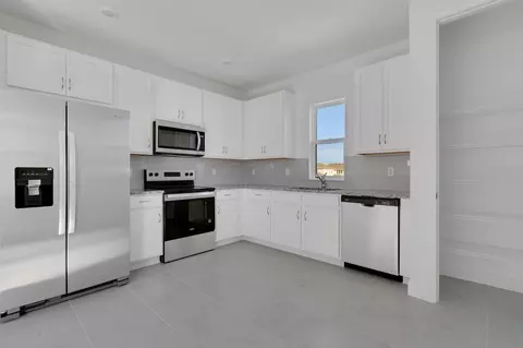 Kitchen - 6406 Rover Way, Saint Cloud, FL 34771 photo 4 of 7