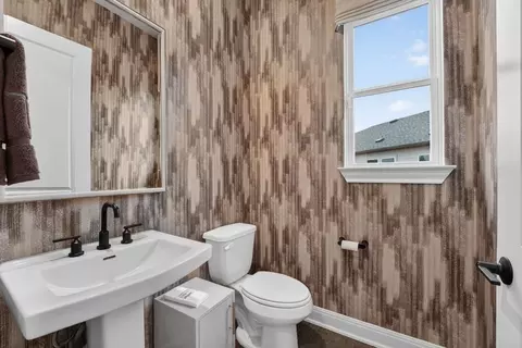 Bath - 7812 Skytree Dr, Austin, TX 78744 photo 3 of 3