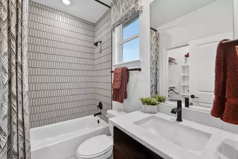 Bath - 7812 Skytree Dr, Austin, TX 78744 photo 2 of 3