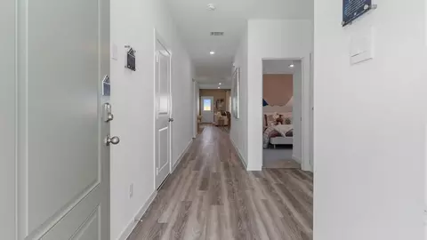 Entry Way - 13 Robin Ct, Angleton, TX 77515 photo 1 of 5