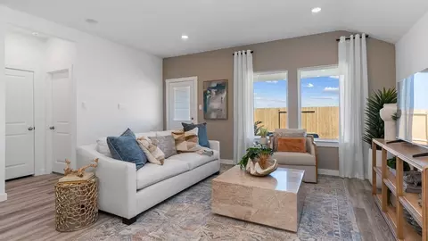 Living - 13 Robin Ct, Angleton, TX 77515 photo 1 of 2
