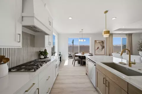Kitchen - 5367 S Redondo Ave, Washington, UT 84780 photo 6 of 7