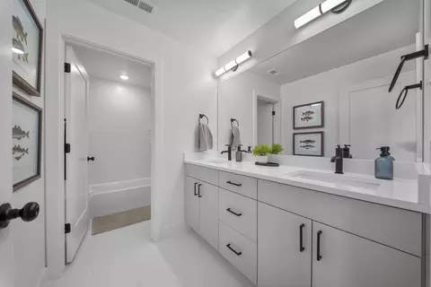 Bath - 5367 S Redondo Ave, Washington, UT 84780 photo 3 of 3