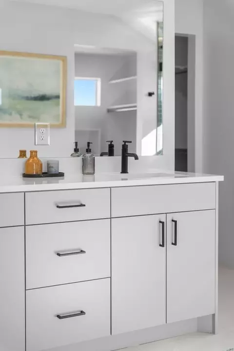 Bath - 5367 S Redondo Ave, Washington, UT 84780 photo 2 of 3