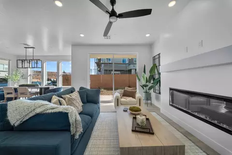 Living - 5367 S Redondo Ave, Washington, UT 84780 photo 2 of 3