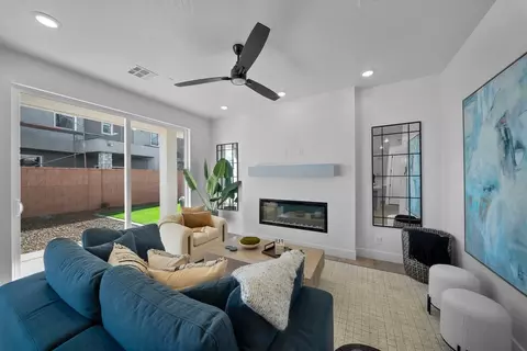 Living - 5367 S Redondo Ave, Washington, UT 84780 photo 1 of 3
