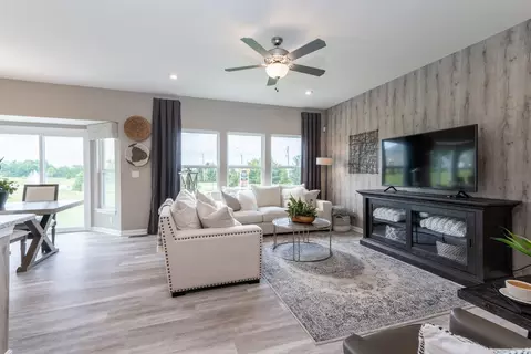 Living - 5817 Montrose Ct, Morrow, OH 45152 photo 6 of 9
