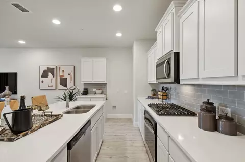 Kitchen - 3076 Tall Pine Ln, Corinth, TX 76210 photo 3 of 6