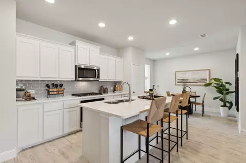 Kitchen - 3076 Tall Pine Ln, Corinth, TX 76210 photo 4 of 6