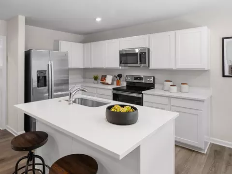 Kitchen - 306 Lily Ln, Elyria, OH 44035 photo 1 of 7