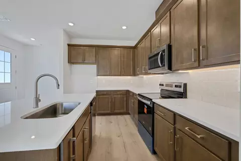 Kitchen - 7542 Sea Oak Ct, Parrish, FL 34219 photo 3 of 5