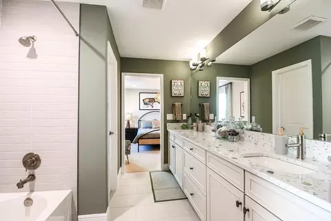 Bath - 3386 Yellow Leaf Cir, Spring Hill, FL 34609 photo 4 of 5