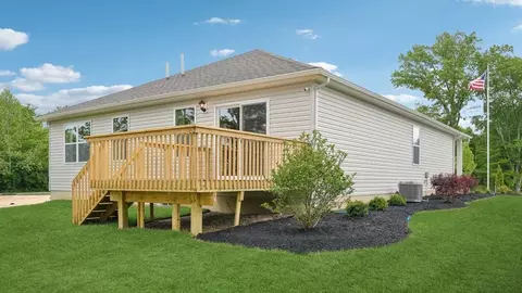 Exterior - 113 Cornerstone Dr, Williamsburg, OH 45176 photo 8 of 12