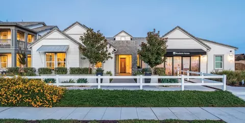 Exterior - 1681 N Shirley Ave, Clovis, CA 93619 photo 4 of 6