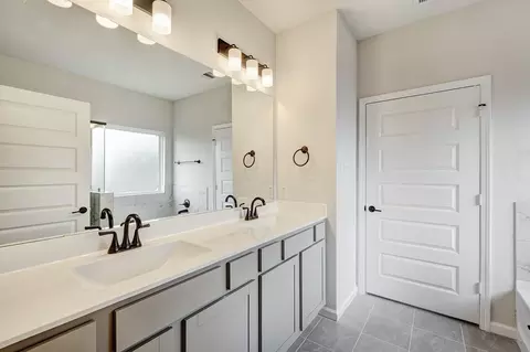 Bath - 8419 Shyleaf Ct, Fulshear, TX 77441 photo 2 of 7