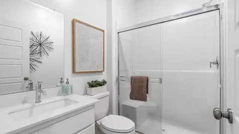 Bath - 8735 Brindlewood Ave, Shafter, CA 93263 photo 2 of 4