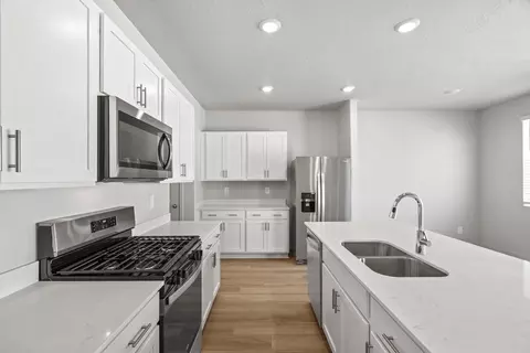 Kitchen - 3577 N Browning St, Eagle Mountain, UT 84005 photo 2 of 4